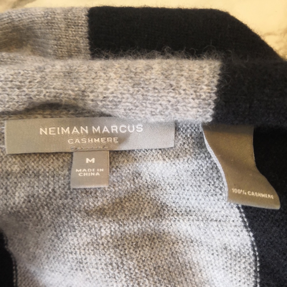 Neiman Marcus Medium Open Front Cashmere Wrap - Picture 5 of 7